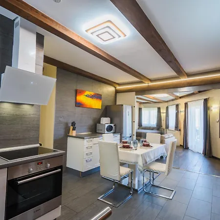 Panorama Apartment *